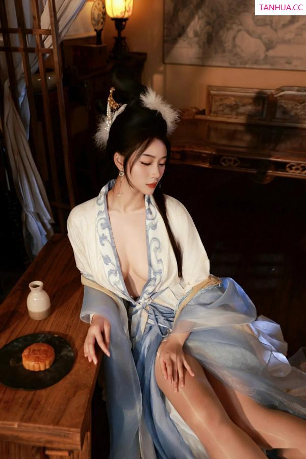   [XiuRen]高清写真图 2025.09.30 No.10835 南乔 中秋主题第18张图片
